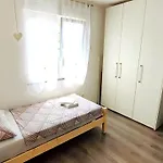 公寓 Jan 2+2 With Balcony