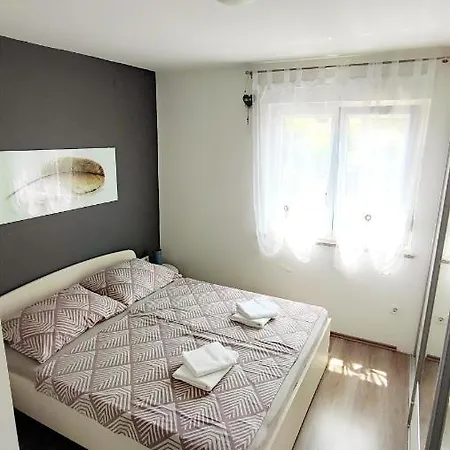 Апартаменти Jan 2+2 With Balcony