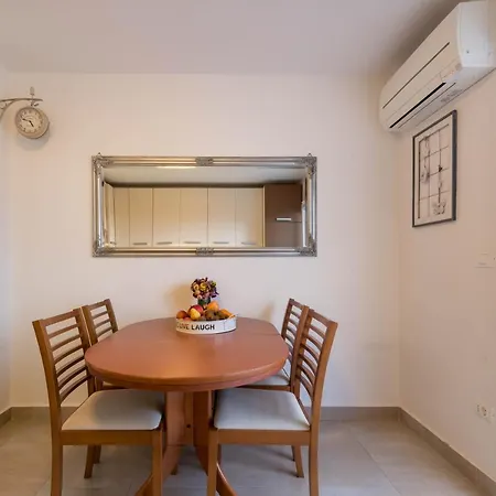Appartement Jan 2+2 With Balcony Pula