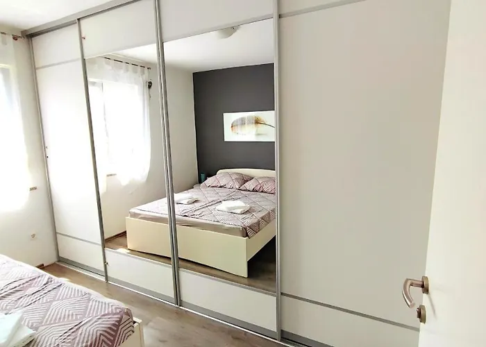 Jan 2+2 With Balcony * Pula