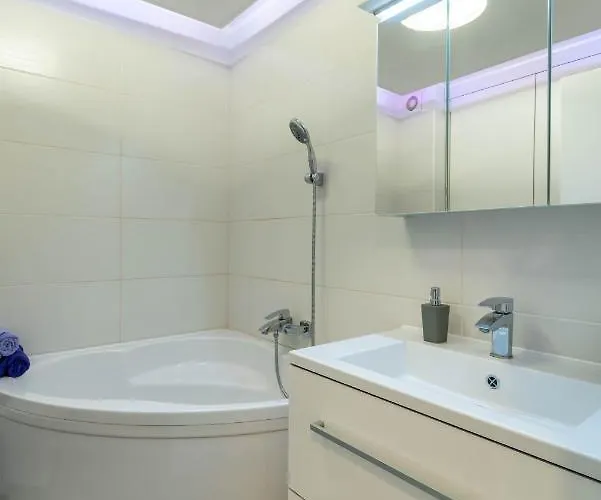 Jan 2+2 With Balcony Pula