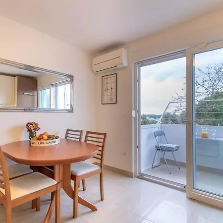 Jan 2+2 With Balcony Апартаменты